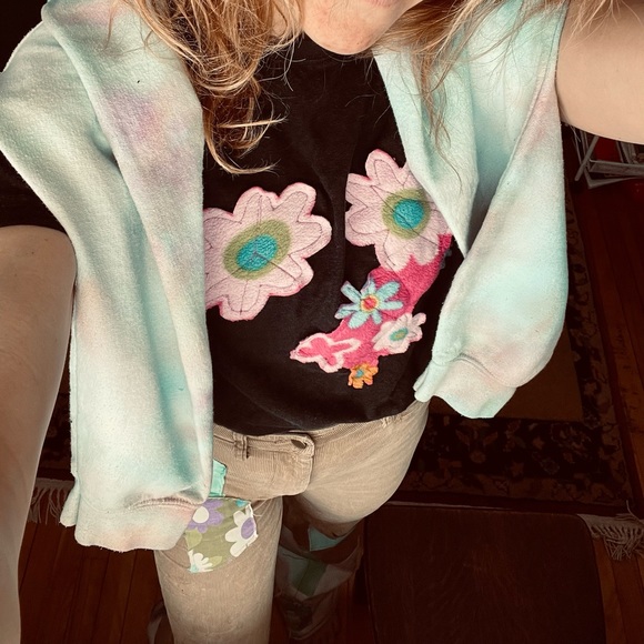 Organic cotton Upcycled fleecy flower power t-shirt - Picture 4 of 9